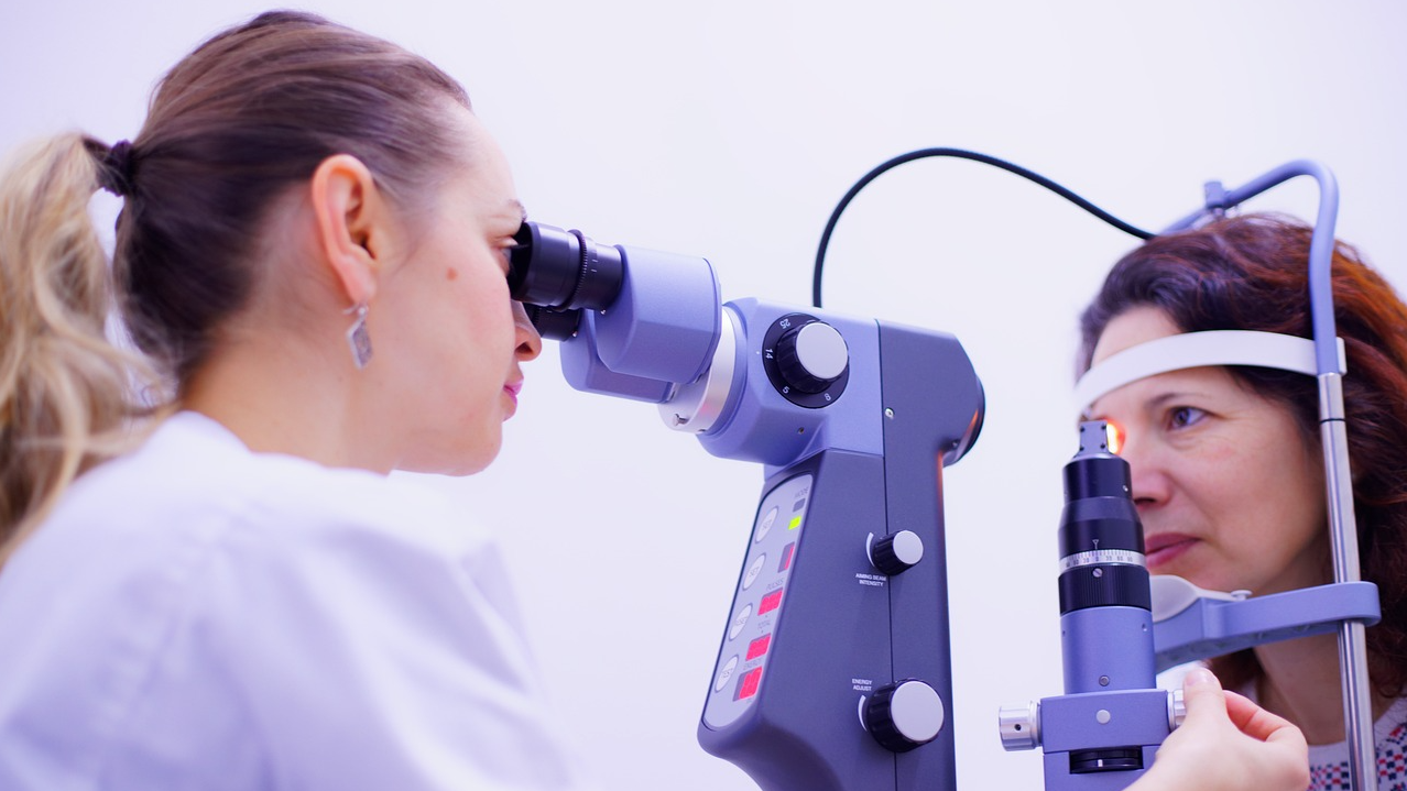 do you often have itchy eyes? this could be the reason.